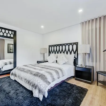 3 Bedrooms With Private Pool Enclosed Garden And Wifi At Hotel 4*