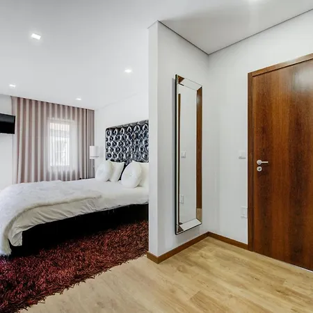 Hotel 3 Bedrooms With Private Pool Enclosed Garden And Wifi At 4*