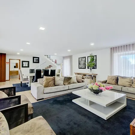 3 Bedrooms With Private Pool Enclosed Garden And Wifi At Hotel