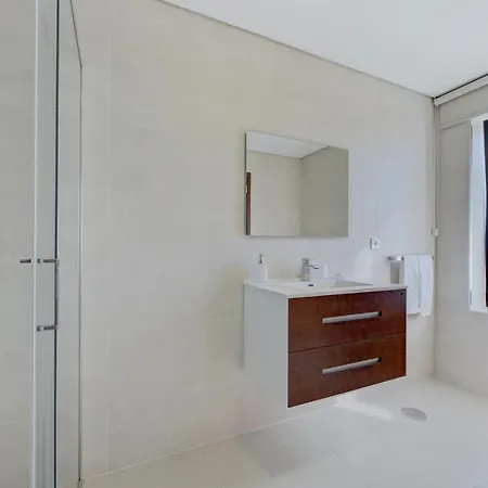 3 Bedrooms With Private Pool Enclosed Garden And Wifi At 4*