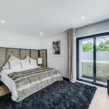 3 Bedrooms With Private Pool Enclosed Garden And Wifi At Hotel 4*